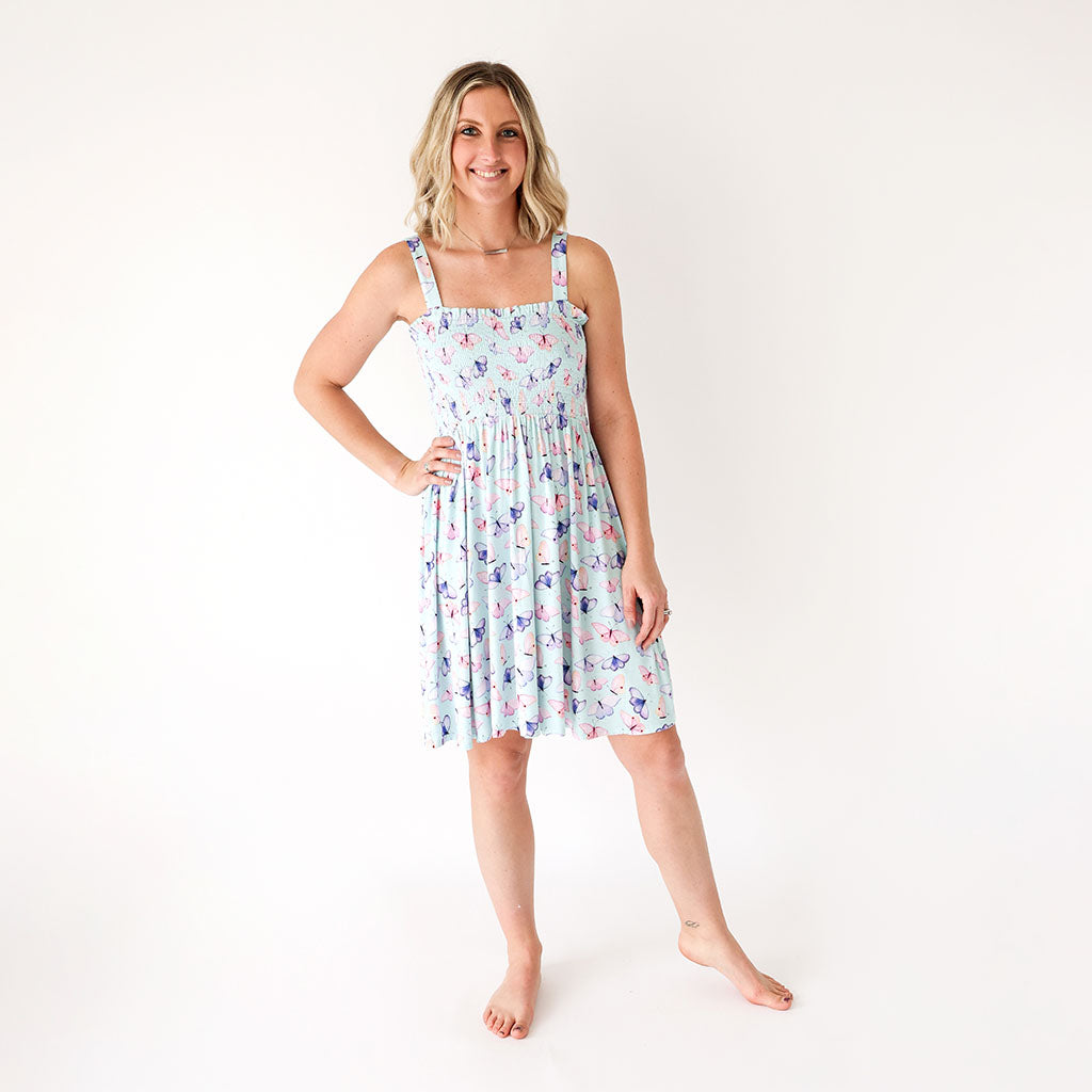 Bebe Women's Sleeveless Smocked Dress